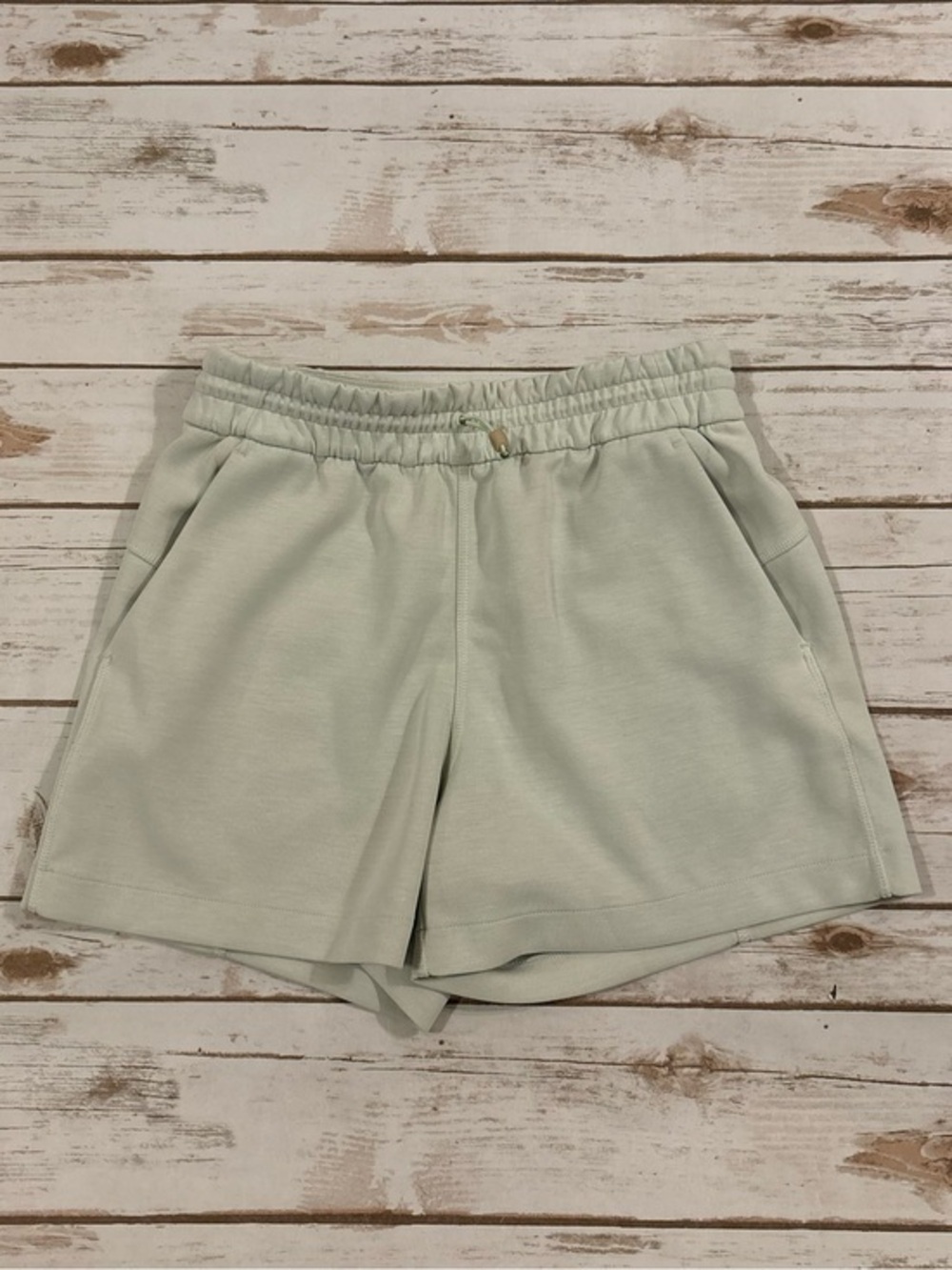 Lululemon Women’s Softstreme High-Rise Short 3.5"  Size 4